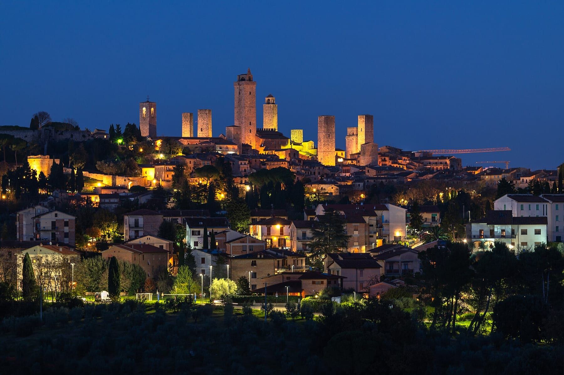 Le torri medievali di San Gimignano sopra le colline toscane