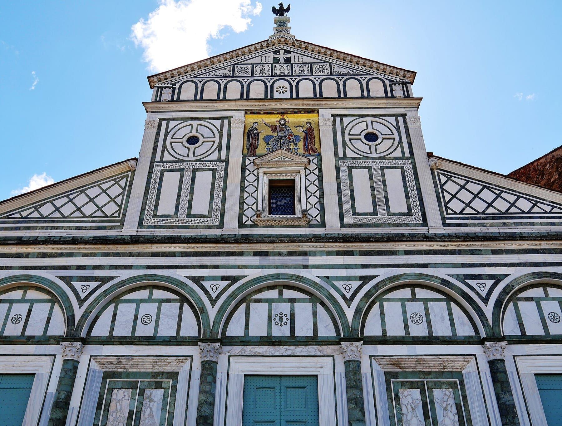 La facciata romanica di San Miniato al Monte, a pochi minuti di salita sopra il Piazzale