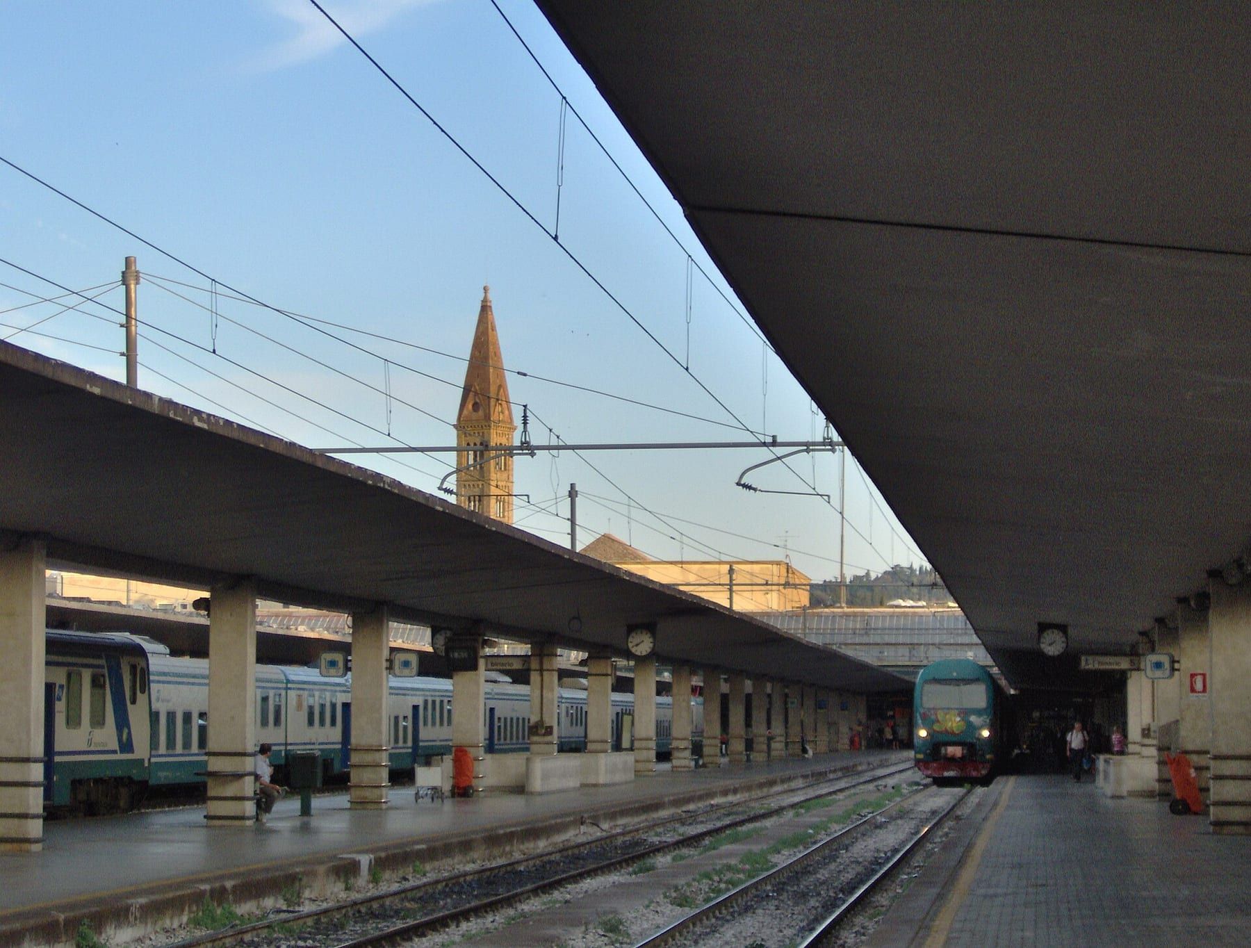 La testata dei binari di Firenze Santa Maria Novella, a pochi passi dal centro